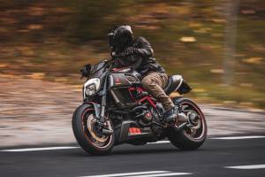Ducati Diavel 1198 Carbon - recenzja