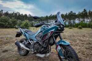 Ten motocykl zasłużył na krytykę. Co jest nie tak z Kawasaki KLE 500?