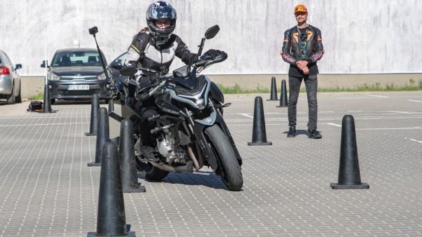 Jak wykonać zadania egaminacyjne na placu? Poradnik
