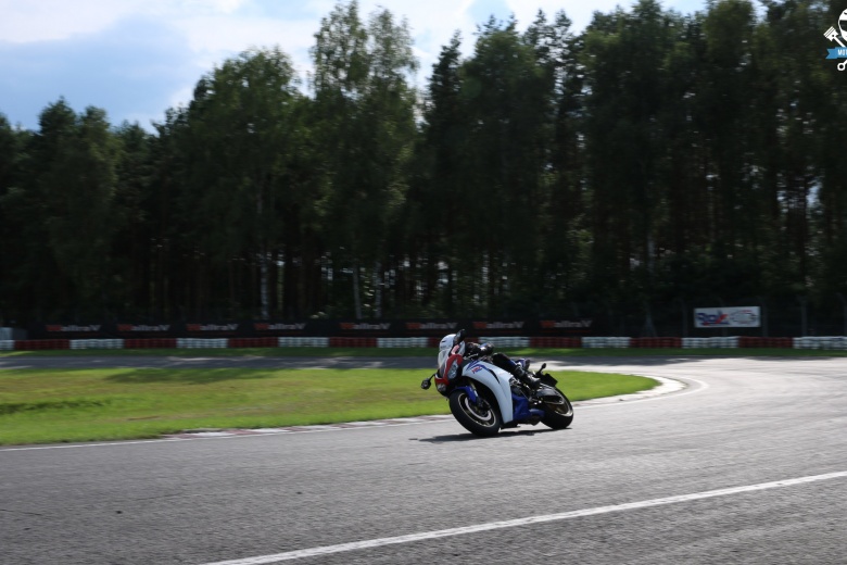 Honda Fireblade 1000RR 2009 z ABS HRC - video test