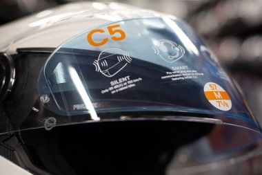 Motocyklowy kask szczękowy