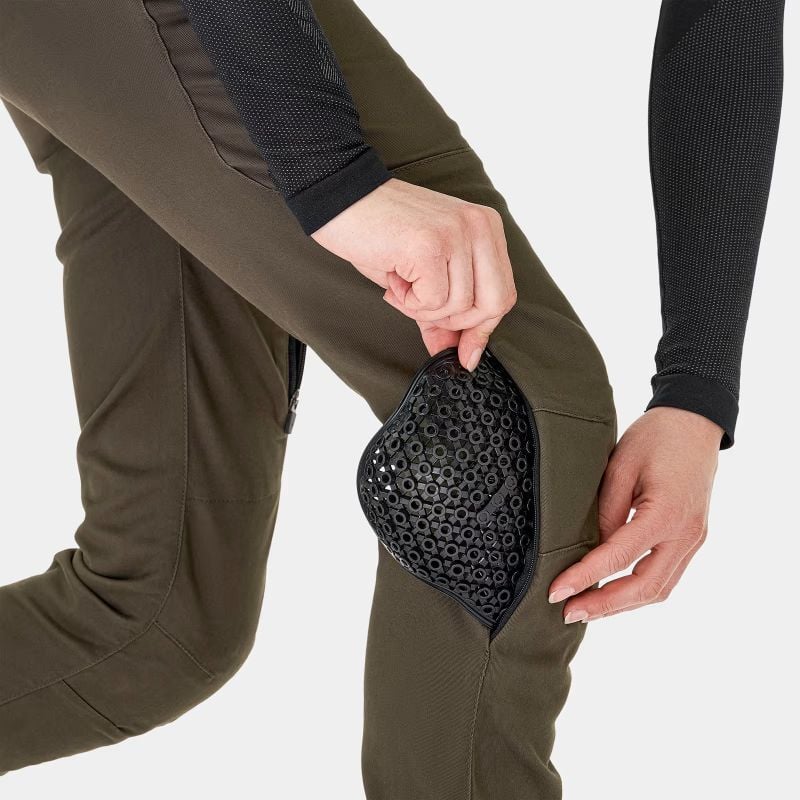 Praktyczne kieszenie na drobiazgi w spodniach Joggsy
