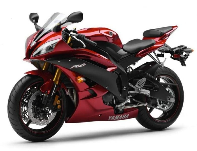 Yamaha YZF-R6 600 RJ11 (2006 - 2007) vs Ducati Panigale V4 S (2018)