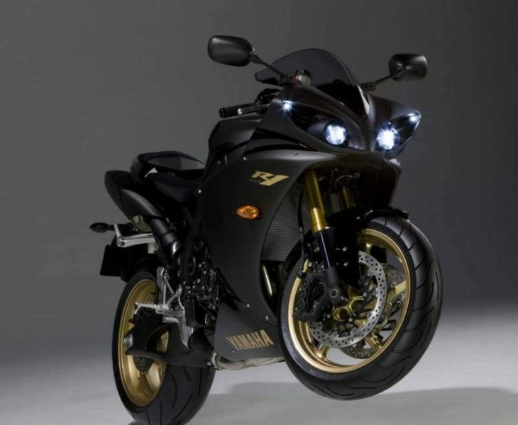 Yamaha R1 Rn22 Yamaha YZF-R1 1000 RN22 (2009 - 2011) vs Ducati Diavel 1198 Carbon ...