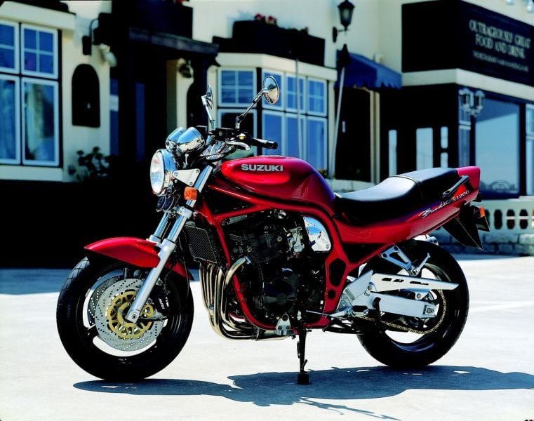 Suzuki GSF / Bandit 600N (1995 - 1999) vs Yamaha YZF-R1 RN04 1000 (2000 ...