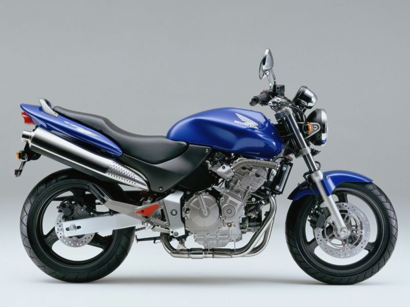 Niebieska Honda Hornet 600 PC34 