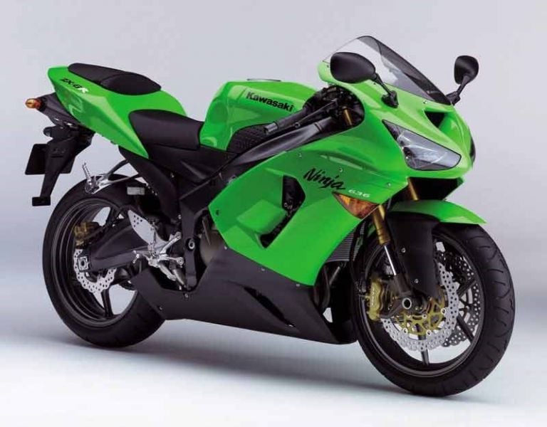 Kawasaki ZX-6R 636 (2005 - 2006) vs Suzuki GSX-R 600 K4 K5 (2004
