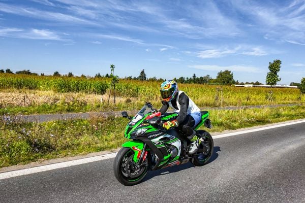 kawasaki-zx-10-r-kadry-