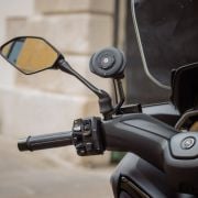 Podstawa montowana pod lusterko do skuterów i motocykli 