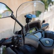 Podstawa montowana pod lusterko do skuterów i motocykli 