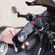 Wodoodporna ładowarka indukcyjna Quad Lock® 