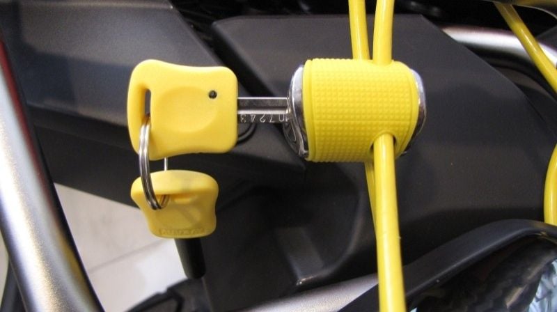 Zabezpiecz swoje przedmioty, kask, ubrania, do motocykla