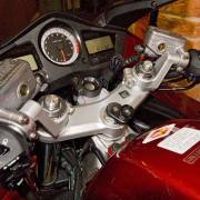Uchwyt montażowy Ram Mount do trzonu widelca w motocyklu 