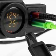 Biketec Gniazdo Usb Quick Charge 3.0 Z Woltomierzem I Wskaźnikiem Temperatury Zewnętrznej Montaż Na Kierownice 