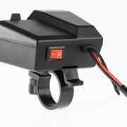 Biketec Gniazdo Usb Quick Charge 3.0 Z Woltomierzem I Wskaźnikiem Temperatury Zewnętrznej Montaż Na Kierownice 