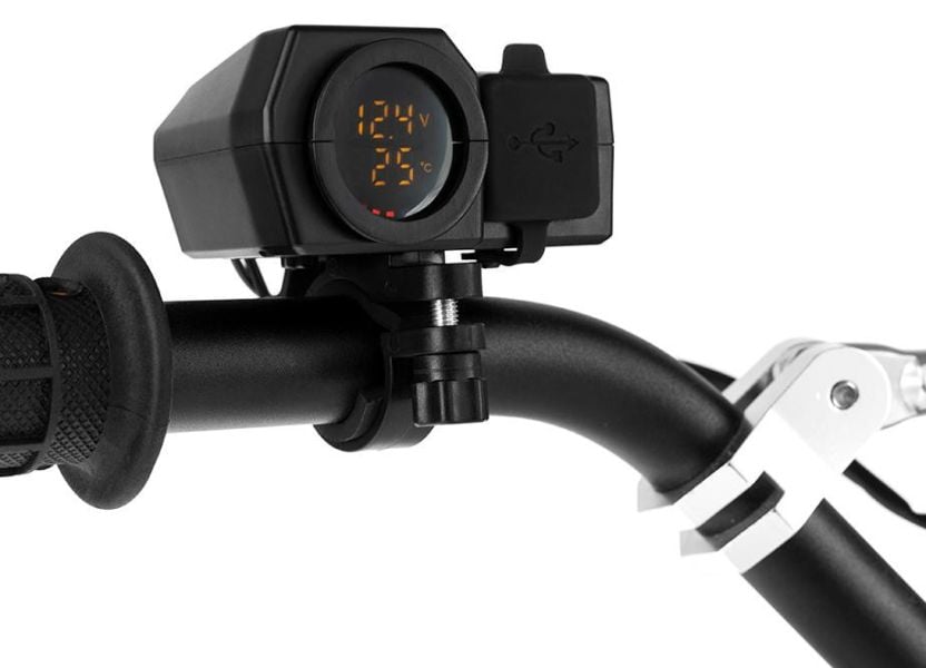 Biketec Gniazdo Usb Quick Charge 3.0 Z Woltomierzem I Wskaźnikiem Temperatury Zewnętrznej Montaż Na Kierownice 